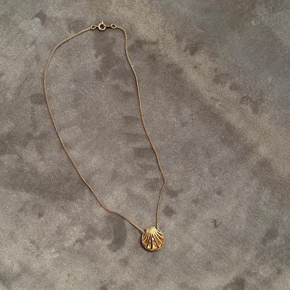 Vintage Avon shell necklace​ - Picture 2 of 6
